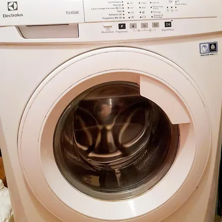 Joli Avec Balcon Proche Gare